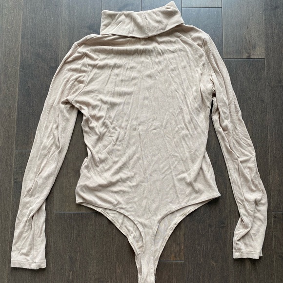 Beige turtleneck bodysuit - Picture 2 of 2